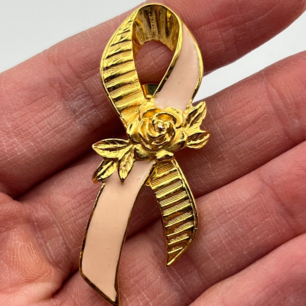 Avon Pink Enamel Ribbon Lapel Pin Brooch Gold Tone‎ Rose Breast Cancer Awareness